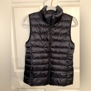 Uniqlo Black down filled Puffer Vest S winter fall athleisure outdoors